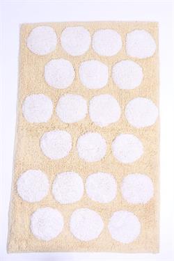 Bademåtte i lys beige med prikker i 50 x 80 cm